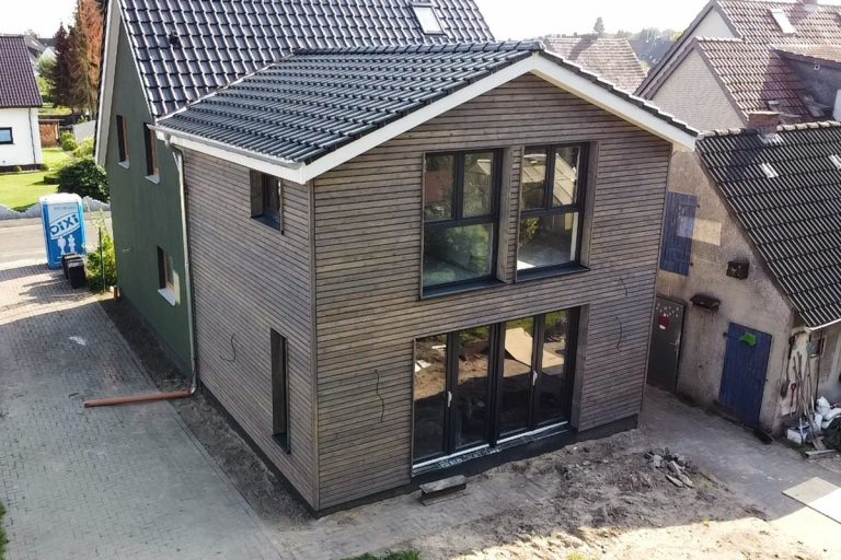 Anbau in Holzrahmenbauweise mit Holzfassade